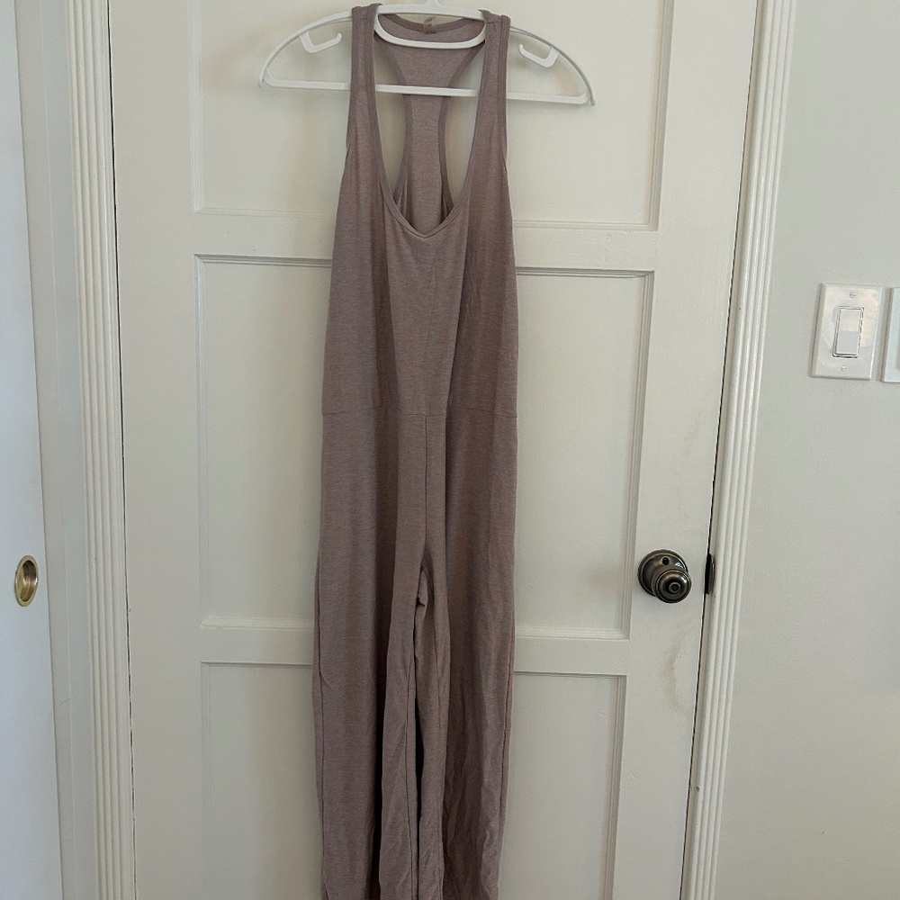 Beyond Yoga Featherweight Hang Loose Jumpsuit - Chai / XS